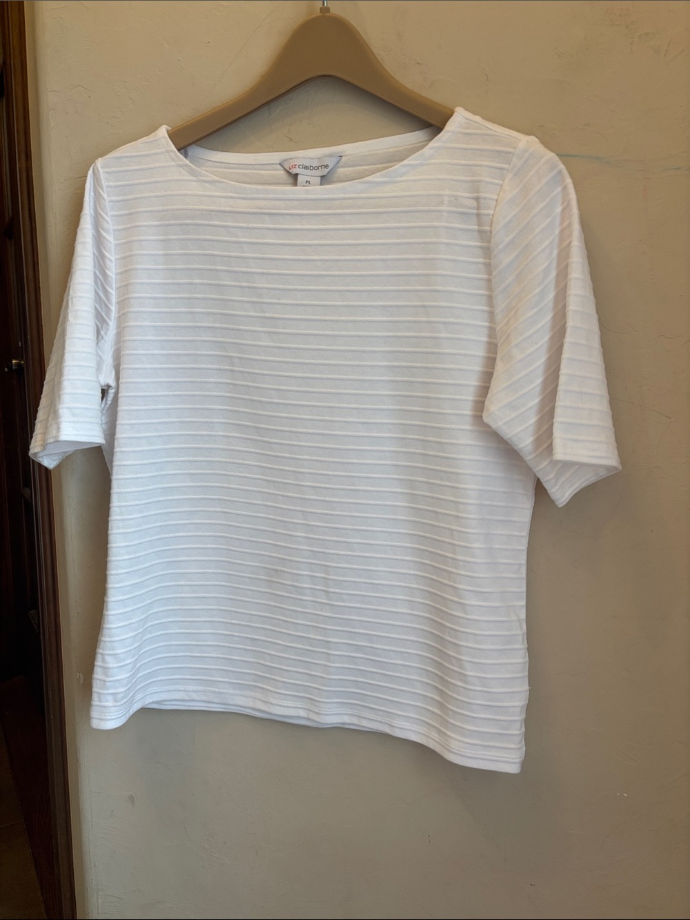 Liz Claiborne textured white blouse! PL